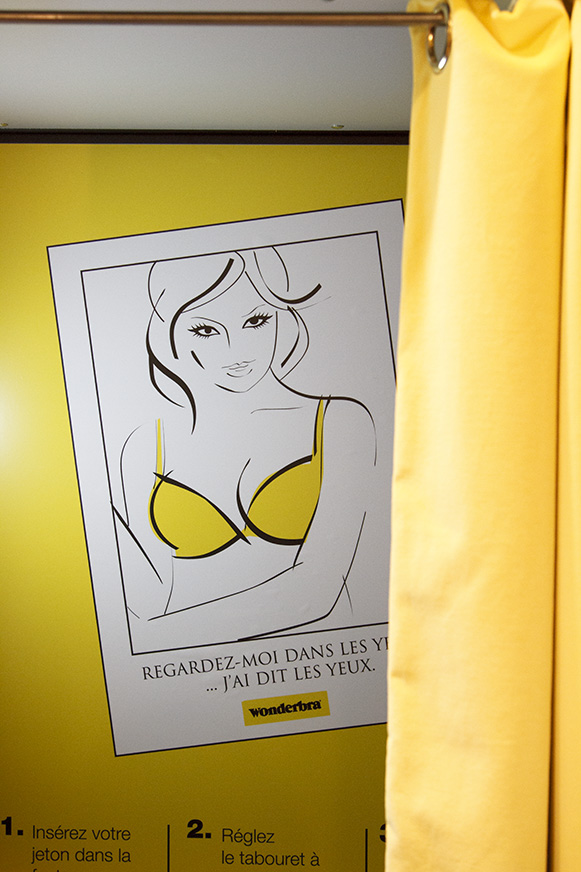 Boutique éphémère Wonderbra rue de Rennes Paris