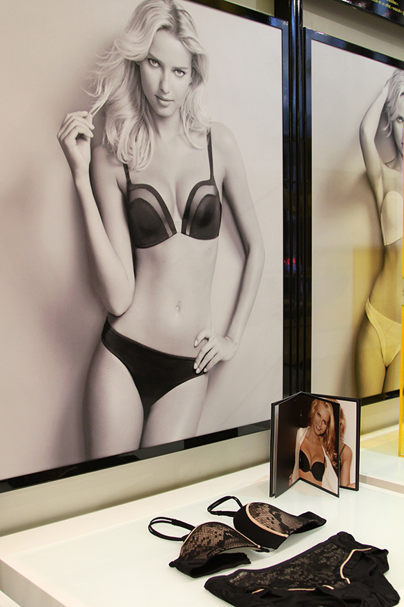 Boutique éphémère Wonderbra rue de Rennes Paris