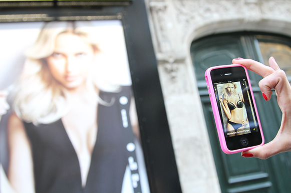 Boutique éphémère Wonderbra rue de Rennes Paris