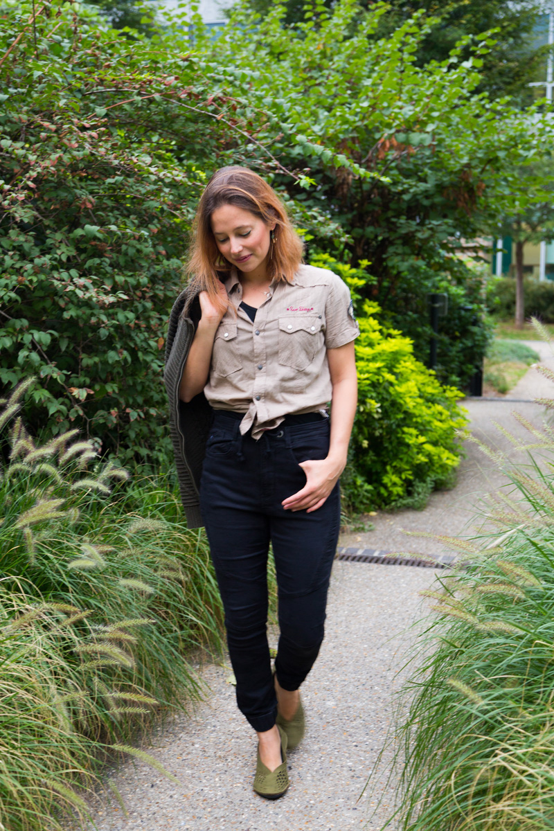 Look mode kaki et pantalon taille haute