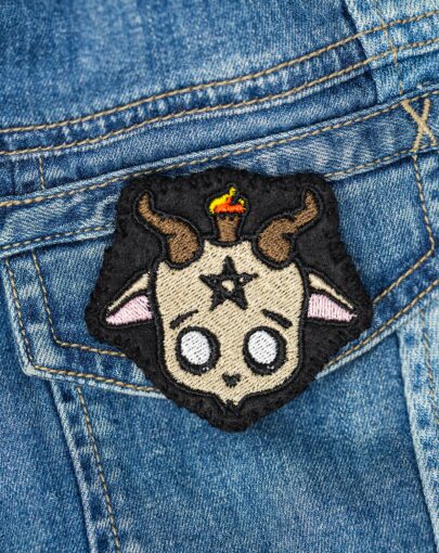 Broche brodée baphomet faite main en feutrine modèle unique