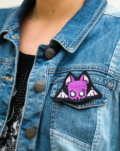 Broche brodée chauve souris faite main en feutrine modèle unique