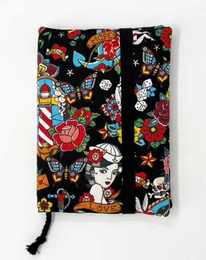 Protège carnet de santé unisexe cousu main motif tatouage old school