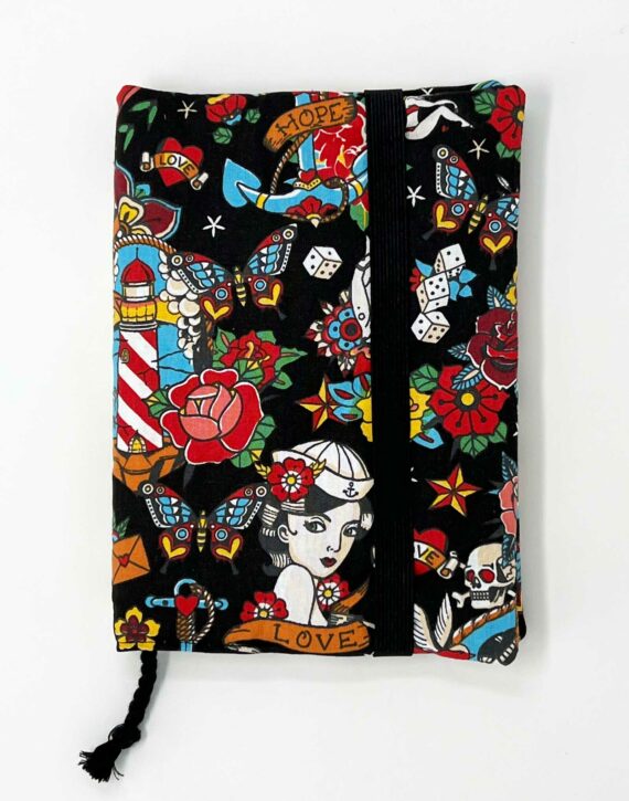 Protège carnet de santé unisexe cousu main motif tatouage old school