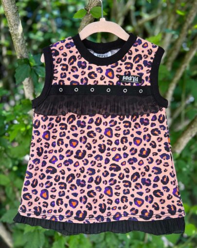 Robe léopard rose sans manches en jersey pour bébé cousue main en France.