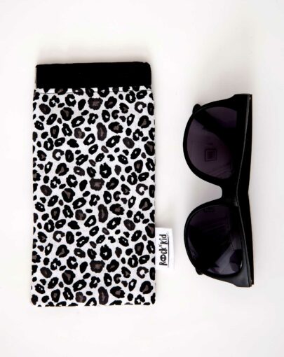 etui a lunettes cousu main motif leopard noir et blanc