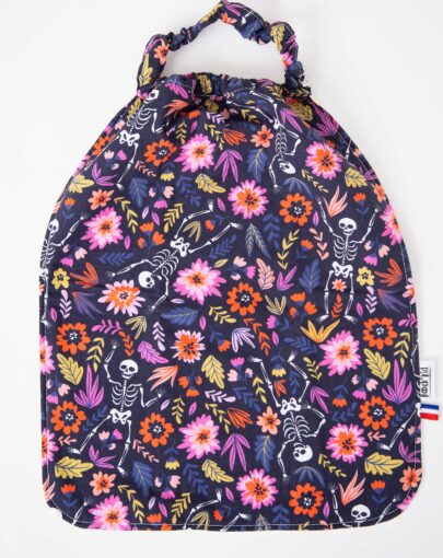 serviette de cantine pour enfant avec elastique autour du cou pour enfilage facile, cousu main, motif squelette dans les fleurs