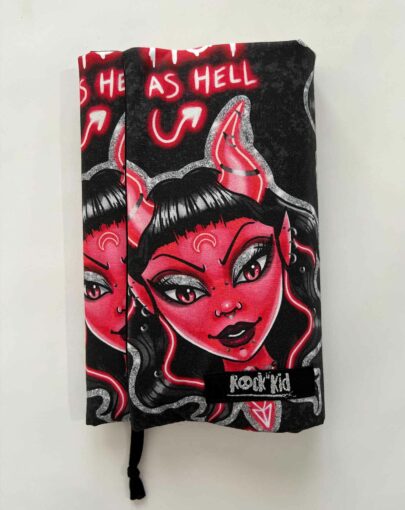 Couvre livre de poche Hell’s girl