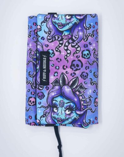 Couvre livre de poche format poche, cousu main, adaptable en épaisseur.